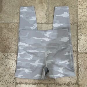 Athleta Elation Camo 7/8 Tight - Taupe size small